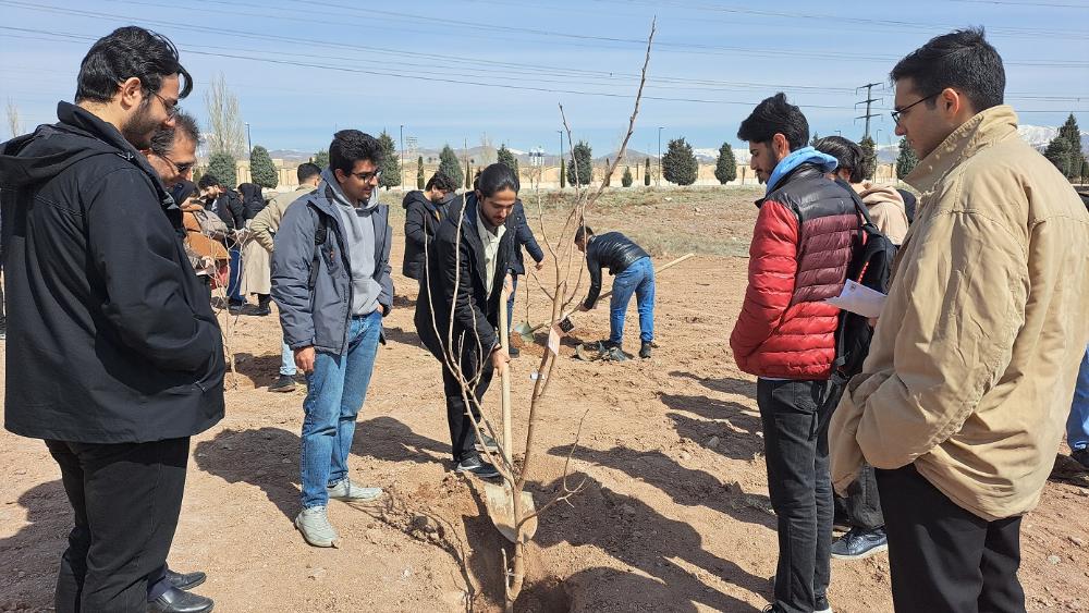 برگزاری مراسم روز درختکاری در دانشگاه