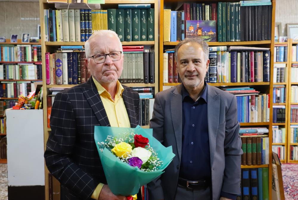 دیدار سرپرست دانشگاه با استاد فرهیخته و  بازنشسته دانشگاه (دکتر سید اسماعیل قافله باشی)