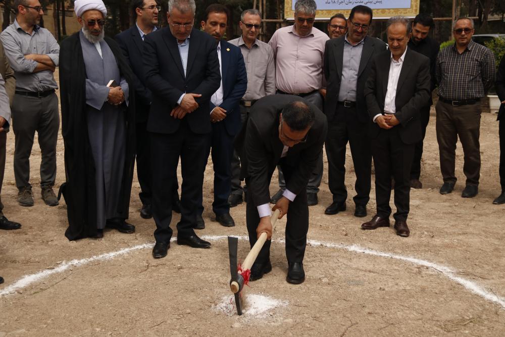 آیین کلنگ‌زنی خوابگاه متأهلین دانشگاه بین‌المللی امام‌خمینی(ره)